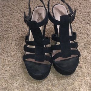 LIKE NEW/worn 1-2 times - comfy & cute wedges